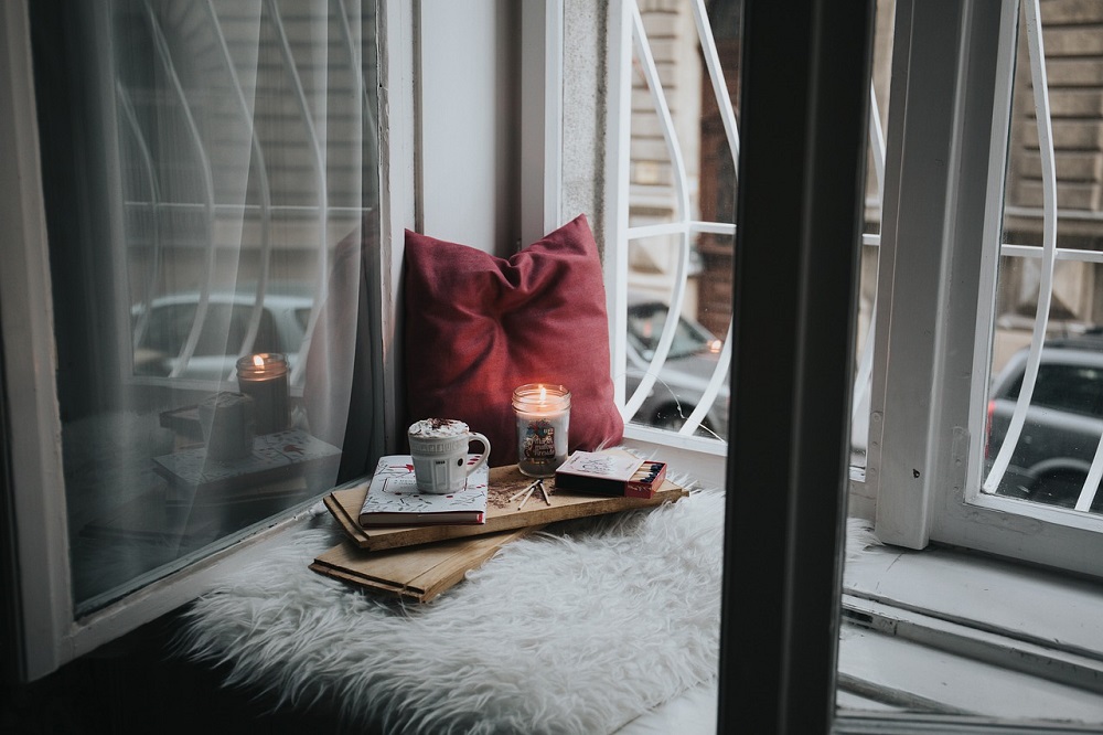 Scented Candles to Repel Bugs